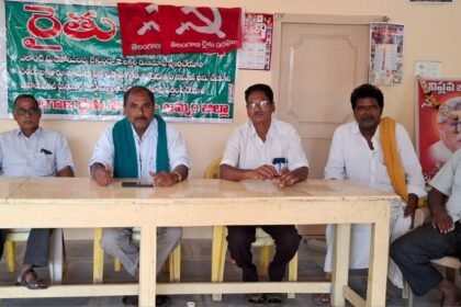 రైతు రుణ మాఫీపై చేతులెత్తేయడం మోసం చేయడమే