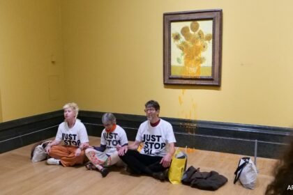 వాతావరణ విన్యాసాలను ఆపివేస్తుందని పర్యావరణ సమూహం తెలిపింది