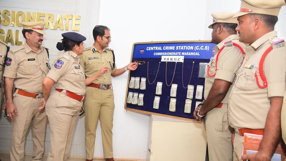 వారంగల్ నేరం: వరంగల్‌లో వరుస వరుస చైన్ స్నాచింగ్ .. ముగ్గురు ముగ్గురు ముగ్గురు యువకులు ముగ్గురు