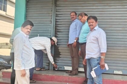 వారంగల్: రెండేళ్లుగా ట్యాక్స్ ట్యాక్స్ ఫలితం ఫలితం .. వరంగల్‌లో బార్ అండ్ అండ్ రెస్టారెంట్!