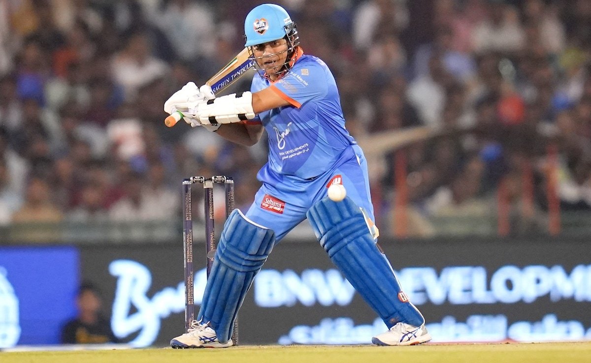 వింటేజ్ సచిన్ టెండూల్కర్ ఇండియా మాస్టర్స్ ప్రారంభ అంతర్జాతీయ మాస్టర్స్ లీగ్ టైటిల్ గా అభిమానులు