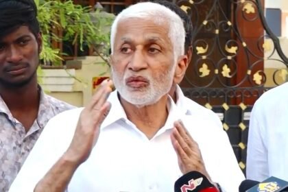 విజయసాయి రెడ్డి ధైర్యం? భవిష్యత్తుకు భరోసా భరోసా? కయ్యానికి కాలు దువ్వడం దువ్వడం వెనుక వెనుక ఎవరున్నారు ఎవరున్నారు ..- విజయసాయి రెడ్డి యొక్క ధైర్యం భవిష్యత్తు