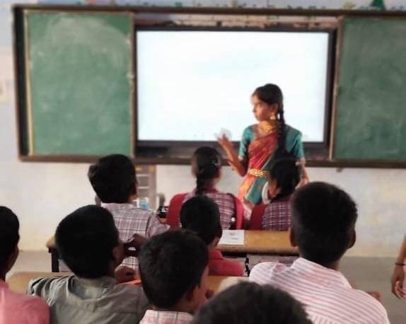 విద్యార్థులే ఉపాధ్యాయులైన