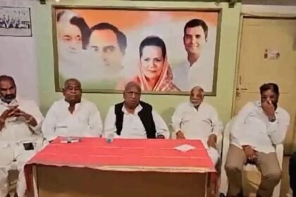 వీహెచ్ ఇంట్లో మున్నూరు కాపు కాపు నేతల నేతల సమావేశం సమావేశం ఏఐసీసీ ఏఐసీసీ ఏఐసీసీ ఏఐసీసీ సీరియస్!