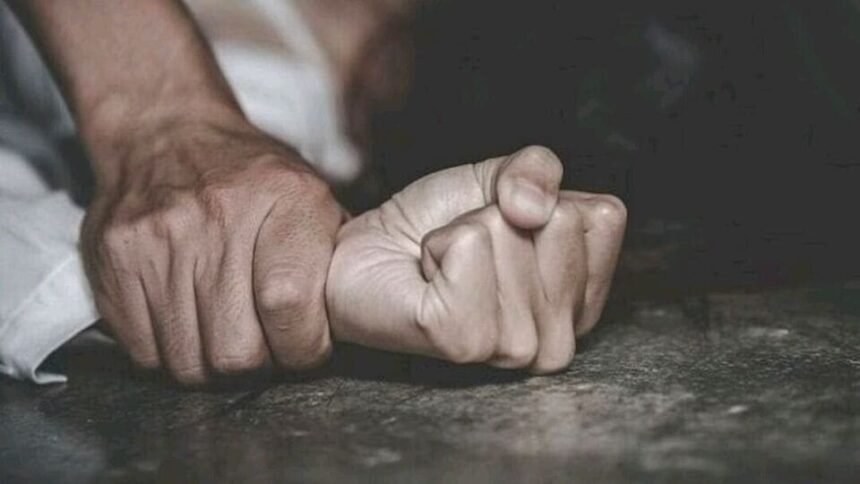 వెస్ట్ గోదావరి నేరం: ప‌శ్చిమ‌గోదావ‌రి జిల్లాలో జిల్లాలో .. మ‌త్తు మందు ఇచ్చి ఇచ్చి సామూహిక‌ సామూహిక‌ అత్యాచారం!