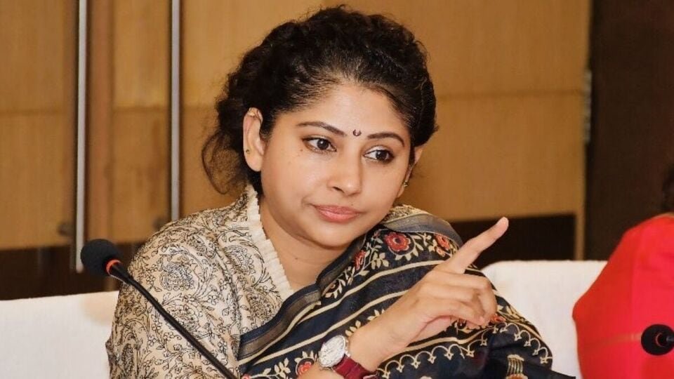 వెహికల్ అలెవెన్స్ కింద కింద రూ .61 లక్షలు, స్మితా సబర్వాల్ కు నోటీసులు ఇచ్చేందుకు రంగం రంగం సిద్ధం సిద్ధం!