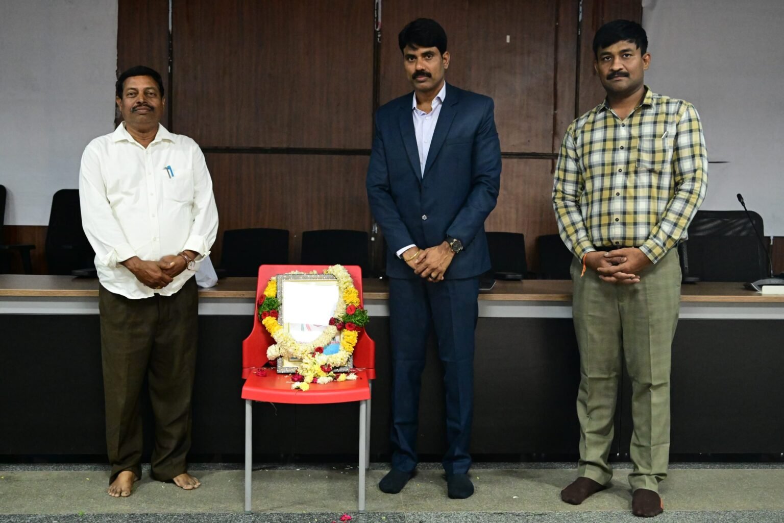 శ్రీపాదరావుకు కలెక్టర్ నారాయణరెడ్డి ఘన ఘన