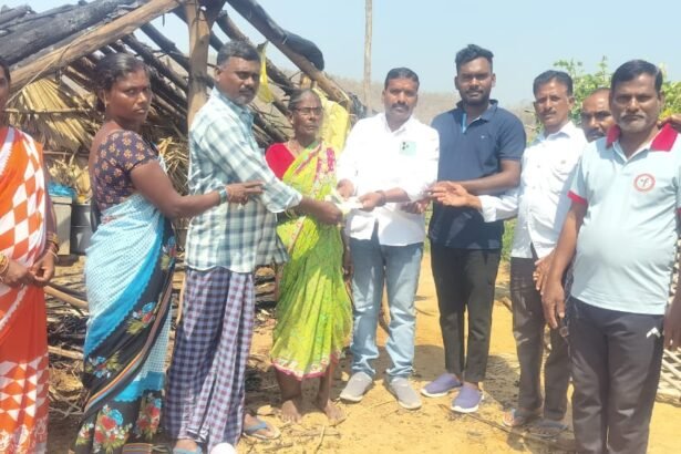 షాట్ సర్క్యూట్ తో పూరి పూరి గుడిసె దగ్ధం .. లక్ష రూపాయల ఆస్తి ఆస్తి నష్టం