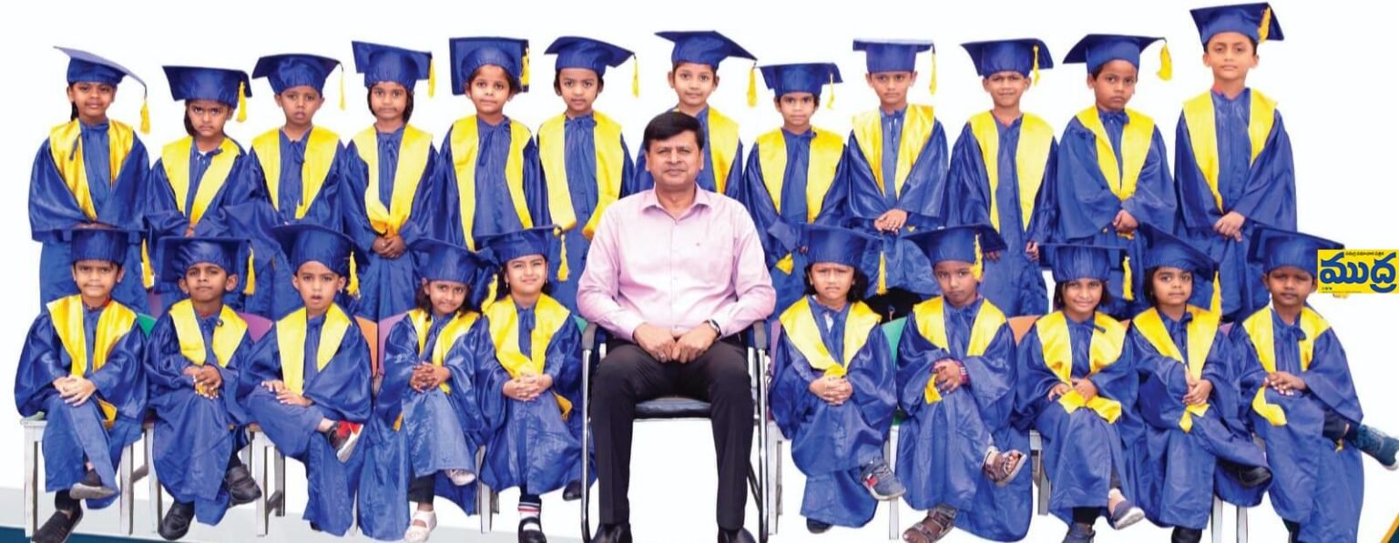 సిద్ధార్థ లో ఘనంగా గ్రాడ్యుయేషన్ డే వేడుకలు