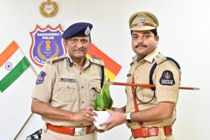 సిపి ని కలిసిన డిసిపి అక్షాంశ్ యాదవ్