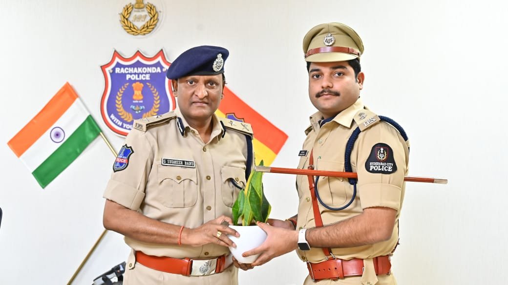 సిపి ని కలిసిన డిసిపి అక్షాంశ్ యాదవ్