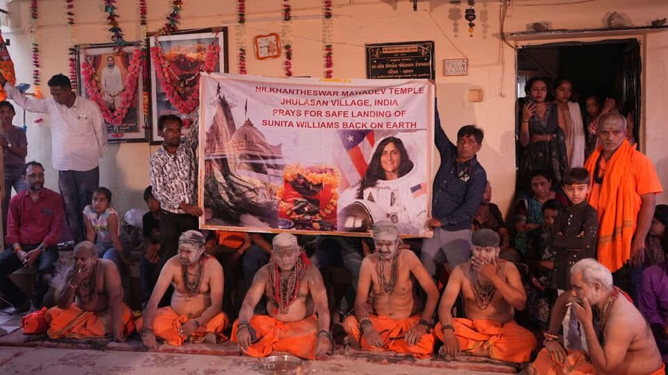 సునీతా విలియమ్స్: భారత్లోని ఈ చిన్న చిన్న గ్రామంతో విలియమ్స్కి విలియమ్స్కి పెద్ద పెద్ద కనెక్షన్ కనెక్షన్ ..- సునీటా విలియమ్స్ గుజరాత్ ha ులాసన్ గ్రామం మొత్తం ఆమె సురక్షితమైన తిరిగి రావడానికి ప్రార్థిస్తోంది,