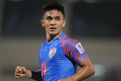 సునీల్ ఛెత్రి యు-టర్న్: ఇండియాలో ఫుట్‌బాల్‌ ఆటగాళ్లే లేరా? మరీ ఇంత ఇంత .. 40 ఏళ్ల వయసులో లెజెండ్ రీ ఎంట్రీ ఎంట్రీ