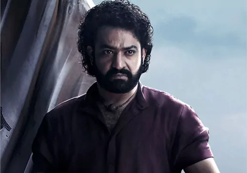 స్టార్ హీరోకి గాయాలు..ఎన్టీఆర్ సినిమా సినిమా వాయిదా వాయిదా!