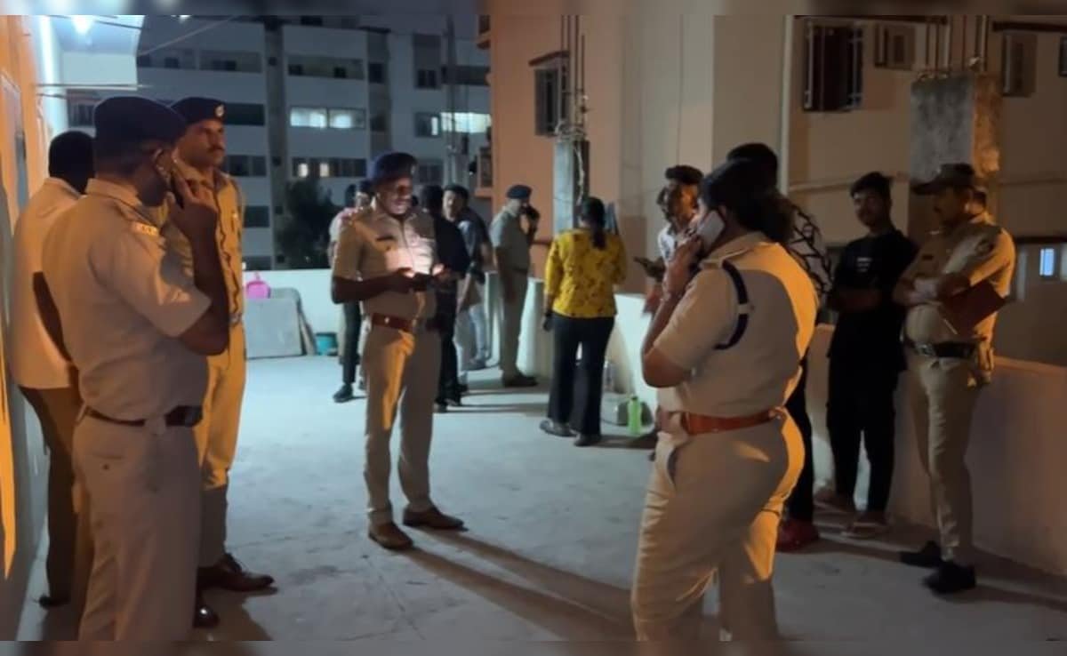 స్త్రీ మృతదేహం బెంగళూరులోని సూట్‌కేస్‌లో నింపినట్లు, భర్త పూణే నుండి అరెస్టు చేయబడ్డాడు