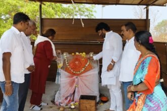 హనుమాన్ విగ్రహ నిర్మాణ పనులను పరిశీలించిన ఎమ్మెల్యే