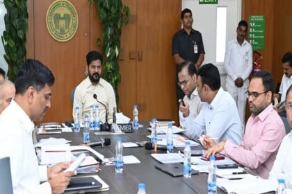 హైదరాబాద్ కు మూడు వైపులా)