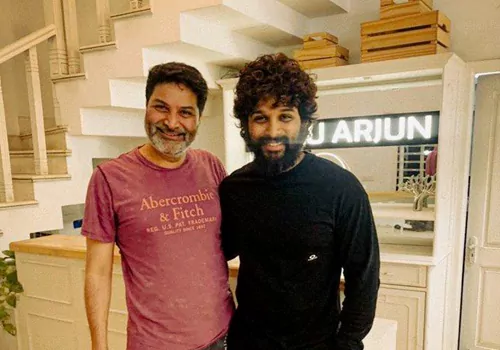 AA22: అట్లీతో అల్లు అల్లు .. త్రివిక్రమ్ వేరే వేరే హీరోని చూసుకున్నాడా ..?