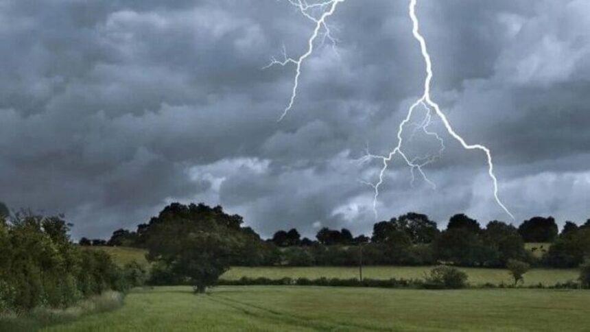 AP రెయిన్ అలర్ట్: ఉపరితల ఉపరితల ఎఫెక్ట్ - ఏపీకి భారీ వర్షసూచన వర్షసూచన… ఈ జిల్లాల్లో జిల్లాల్లో పిడుగులు పడొచ్చు ..!