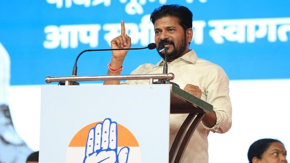 Cm revanth Reddy: గుజరాత్ గడ్డపై నుంచి చెబుతున్నా ... తెలంగాణలో తెలంగాణలో బీజేపీని అడుగుపెట్టనివ్వం - సీఎం సీఎం రేవంత్ సీఎం