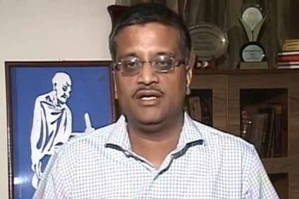 IAS ఆఫీసర్ అశోక్ ఖేమ్కా, తన కెరీర్‌లో 57 సార్లు బదిలీ అయ్యారు, ఈ రోజు పదవీ విరమణ చేశారు