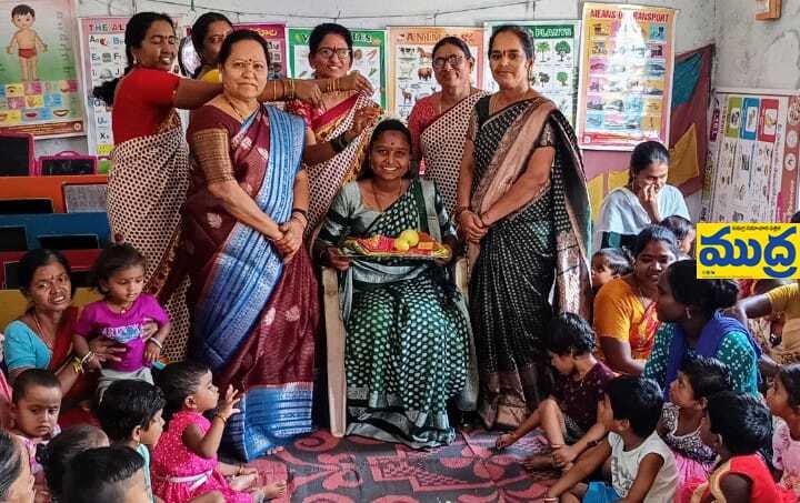 అంగన్ వాడి కేంద్రంలో గర్భిణీలకు శ్రీమంతం పిల్లలకు అన్నప్రసాన అన్నప్రసాన