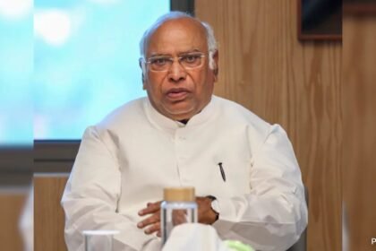 అన్ని పార్టీ సమావేశాలలో ఎం ఖార్జ్