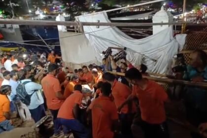 ఆంధ్రప్రదేశ్‌లోని సింహాచలం ఆలయంలో గోడ కూలిపోవడం