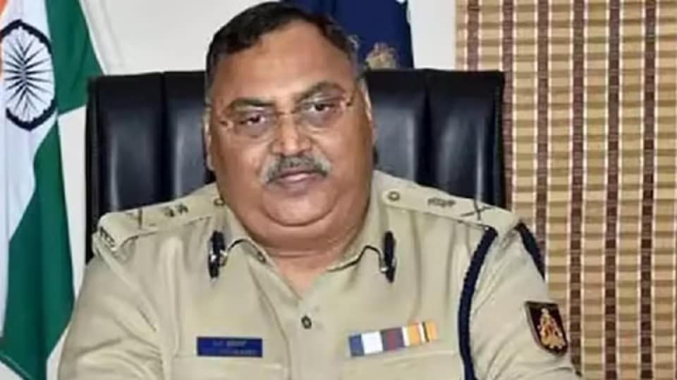 ఇంట్లోనే అనుమానాస్పద స్థితిలో స్థితిలో కర్ణాటక మాజీ డీజీపీ ఓం ప్రకాశ్ మృతి .. ఆస్తి ఆస్తి కోసం హత్య చేశారా?