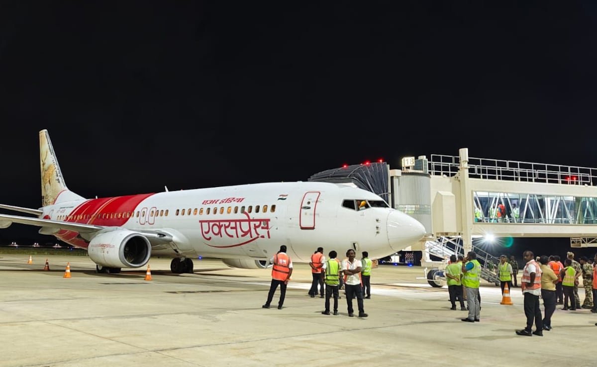 ఎయిర్ ఇండియా ఎక్స్‌ప్రెస్ పైలట్ శ్రీనగర్ నుండి .ిల్లీ వరకు విమానంలో పనిచేసిన తరువాత మరణిస్తాడు