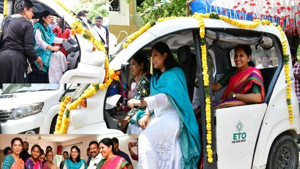 కరీమ్నగర్ కలెక్టర్: ఆటో ఆటో నడిపిన కలెక్టర్ కలెక్టర్, మహిళలకు డ్రైవింగ్ శిక్షణ ప్రారంభం ప్రారంభం