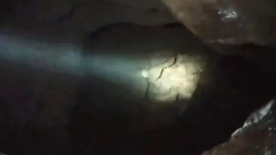 కర్రెగుట్టల్లో ఆరో ఆరో రోజూ కూంబింగ్‌ .. భారీ భారీ సొరంగం గుర్తింపు .. ఇన్నాళ్లు ఇన్నాళ్లు మావోయిస్టులు ఇక్కడే?