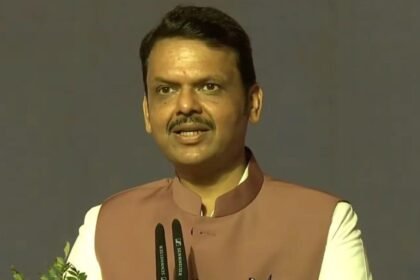 క్లాస్ 10 పరీక్షలో దేవేంద్ర ఫడ్నవిస్ కుమార్తె 92.6% స్కోర్లు