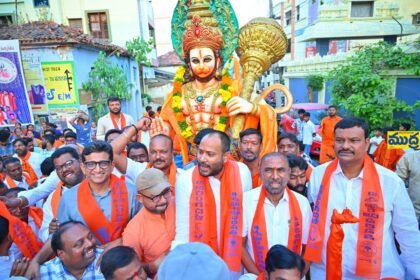గడప లోపలే కులం, కడప కడప దాటితే హిందువులం