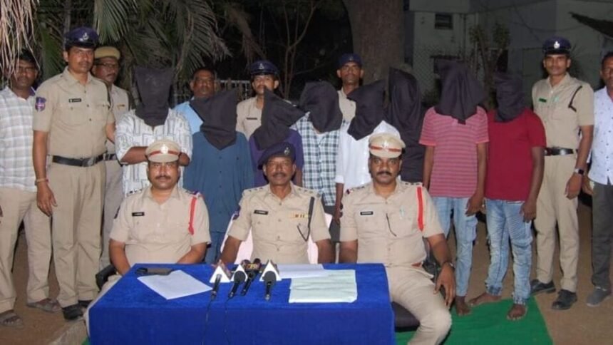 గుండ బ్రహ్మయ్య జాతరలో జాతరలో హత్య కేసును ఛేదించిన పోలీసులు పోలీసులు పోలీసులు, 8 మంది మంది అరెస్ట్ అరెస్ట్ పరారీలో పరారీలో పరారీలో పరారీలో పరారీలో మరొకరు మరొకరు మరొకరు మరొకరు- గుండా బ్రహ్మయ్య జతారా 8 వద్ద పోలీసు క్రాక్ హత్య కేసు ఒక పరారీలో, అరెస్టు చేసింది, తెలంగాణ తెలంగాణ తెలంగాణ న్యూస్