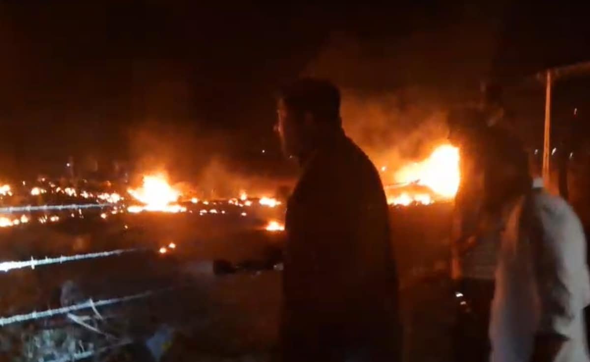 గుజరాత్‌లో జాగ్వార్ ఫైటర్ జెట్ క్రాష్ అయ్యింది, 1 పైలట్ బయటకు వస్తుంది