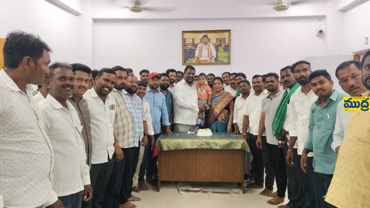 ఘనంగా ప్రభుత్వ విప్ విప్ లక్ష్మణ్ సతీమణి సతీమణి జన్మదిన వేడుకలు