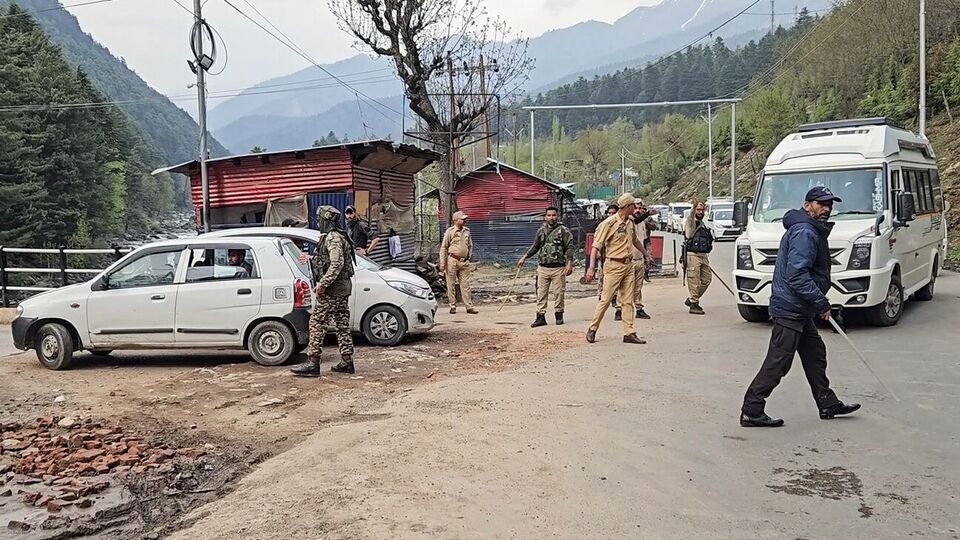 జమ్మూ కశ్మీర్‌ ఉగ్రదాడిలో హైదరాబాద్‌, విశాఖ విశాఖ వాసులు మృతి .. పారిపోతున్నా పారిపోతున్నా వెంటాడి కాల్చేసిన ముష్కరులు