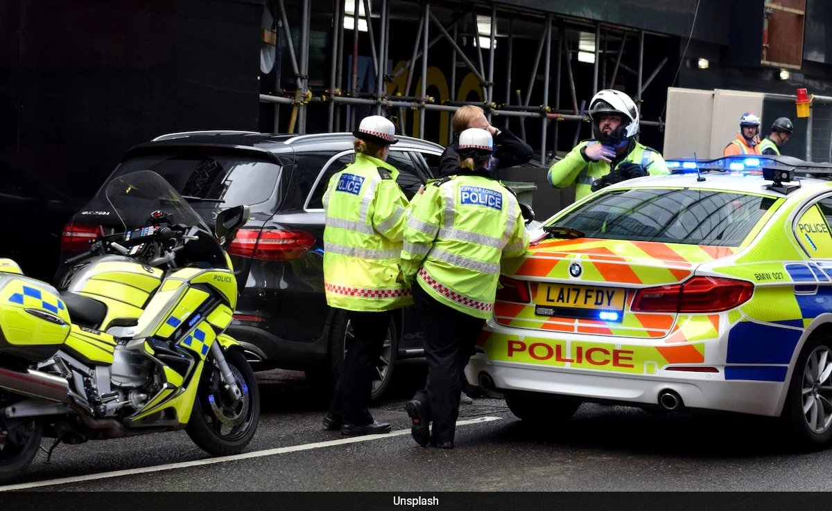 ట్రాన్స్ మహిళలను UK లో మగ అధికారులు శోధించాలి: నివేదిక
