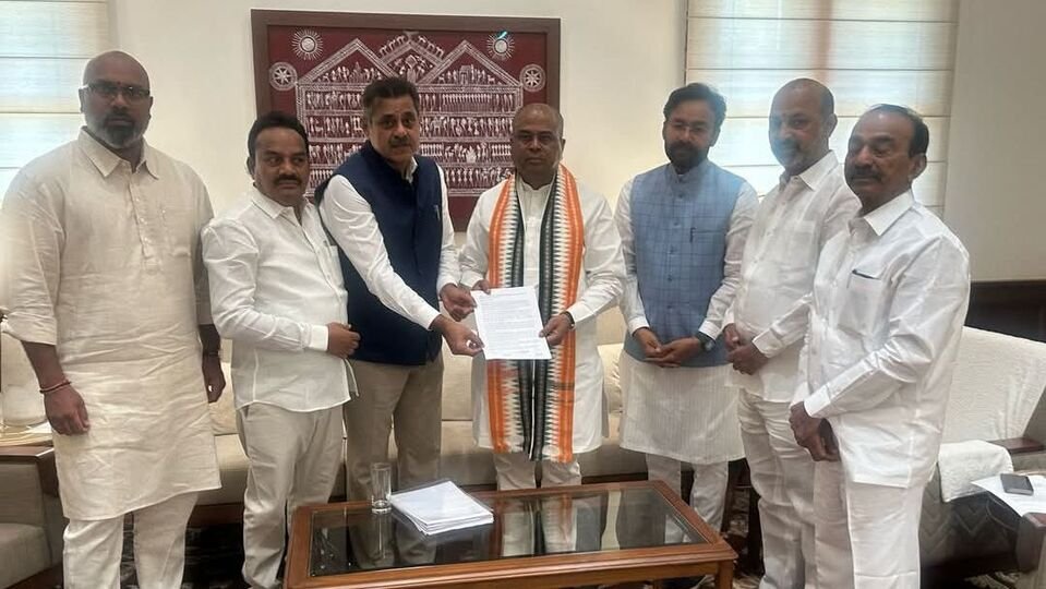 ఢిల్లీకి చేరిన కంచ గచ్చిబౌలి గచ్చిబౌలి భూముల భూముల .. కేంద్రం కేంద్రం జోక్యం జోక్యం?