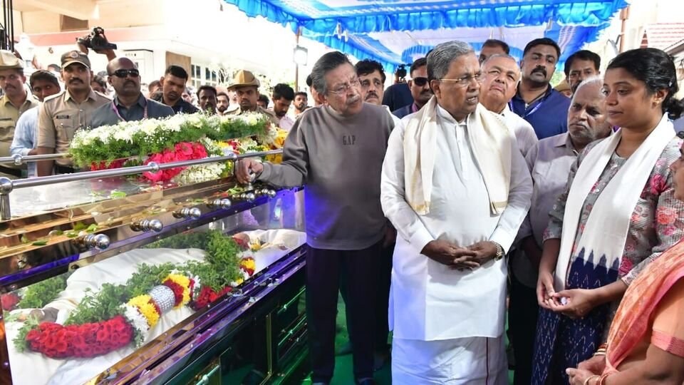 '' నా పేరు పేరు భరత్ అని చెప్పగానే కుటుంబ సభ్యుల ముందే కాల్చి చంపారు చంపారు చంపారు '': పహల్గామ్- అతను తన పేరును భరత్ బెంగళూరు టెక్కీస్ తండ్రి అని చెప్పినప్పుడు అతను కాల్చి చంపబడ్డాడు,
