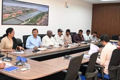 నిర్దేశిత సమయంలో అభివృద్ధి పనులు పూర్తి కావాలి
