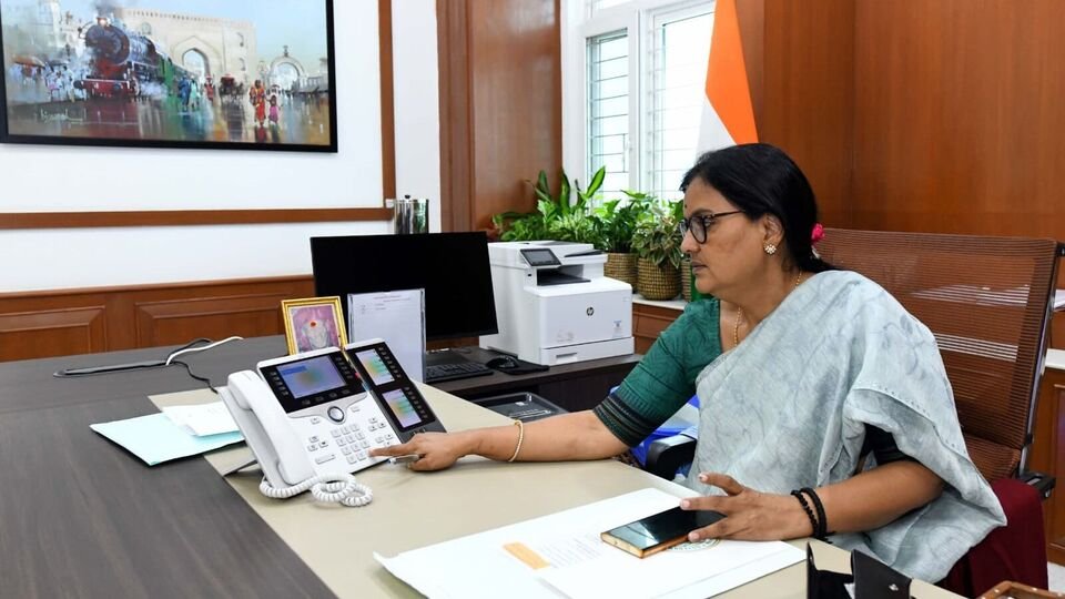 పండుగ వాతావరణంలో సన్న సన్న బియ్యం పంపిణీ ..