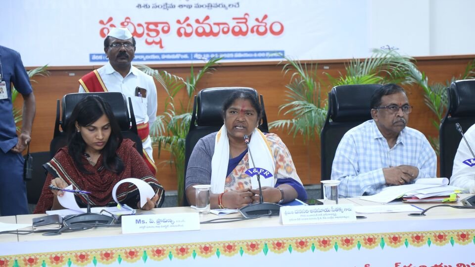 పనులు చేయని కాంట్రాక్టర్లు ఇకనుంచి బ్లాక్ బ్లాక్ లిస్ట్‌లోకే ..