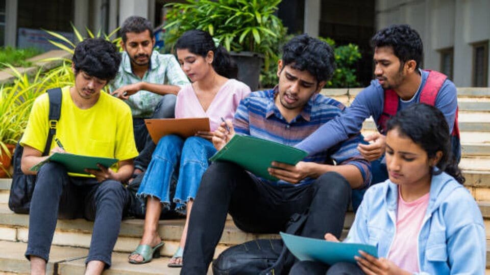 పుస్తకాలు పుస్తకాలు .. ఇక ఇక కొలువుల కొలువుల .. వరుస వరుస నోటిఫికేషన్ల జారీకి జారీకి జారీకి జారీకి జారీకి జారీకి జారీకి జారీకి జారీకి!
