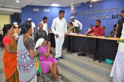 ప్రజావాణి దరఖాస్తులకు అధిక ప్రాధాన్యత ఇచ్చి పరిష్కరించాలి