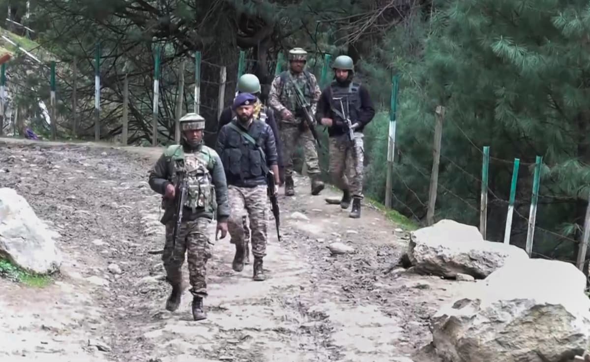 'బాధ్యతాయుతమైన పరిష్కారం' కోసం పనిచేయాలని యుఎస్ భారతదేశం మరియు పాకిస్తాన్లను కోరింది