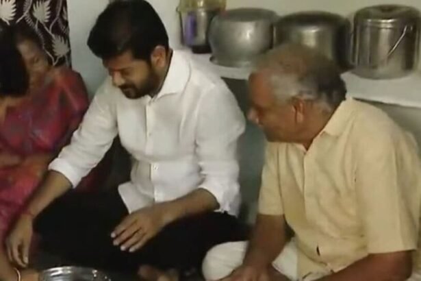 భద్రాడ్రి కోథగుడెమ్: తులసక్కా సన్న బియ్యం బువ్వ ఎట్లున్నది ఎట్లున్నది .. లబ్ధిదారులతో సీఎం రేవంత్ రేవంత్!