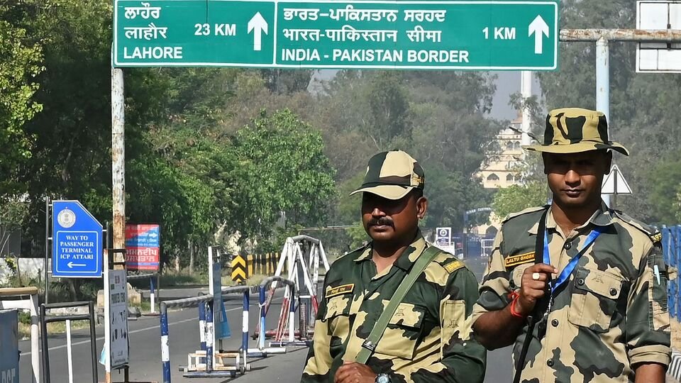 భారత్ లో ఉద్రిక్తతల ఉద్రిక్తతల .. క్షిపణి క్షిపణి ప్రయోగం చేపట్టిన పాకిస్తాన్