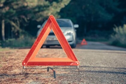 మధ్యప్రదేశ్‌లో బైక్‌ను కొట్టిన తర్వాత వాన్ బాగా పడిపోయాడు: పోలీసులు